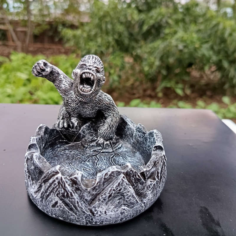 1pc Creative King Kong Domineering Gorilla King Returns Ashtray for Study Office Modern Trendy Orna