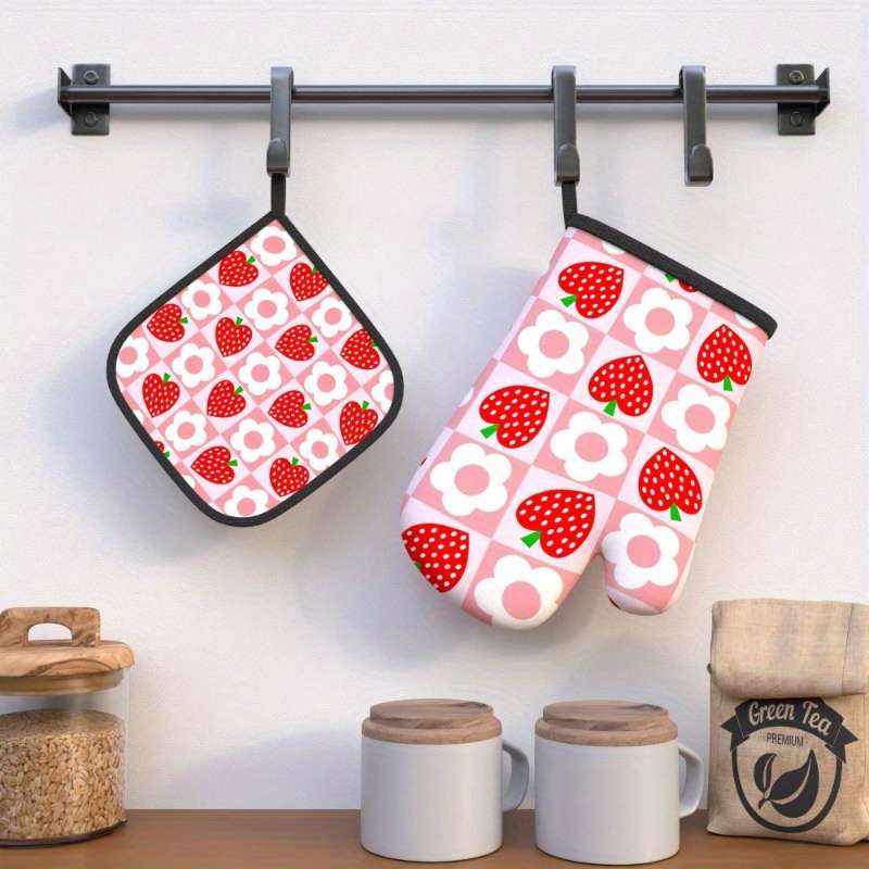 2pcs 26.92x17.02 cm Oven Mitts And Potholders Strawberry checkerboard Heat Resistant Oven Mitts