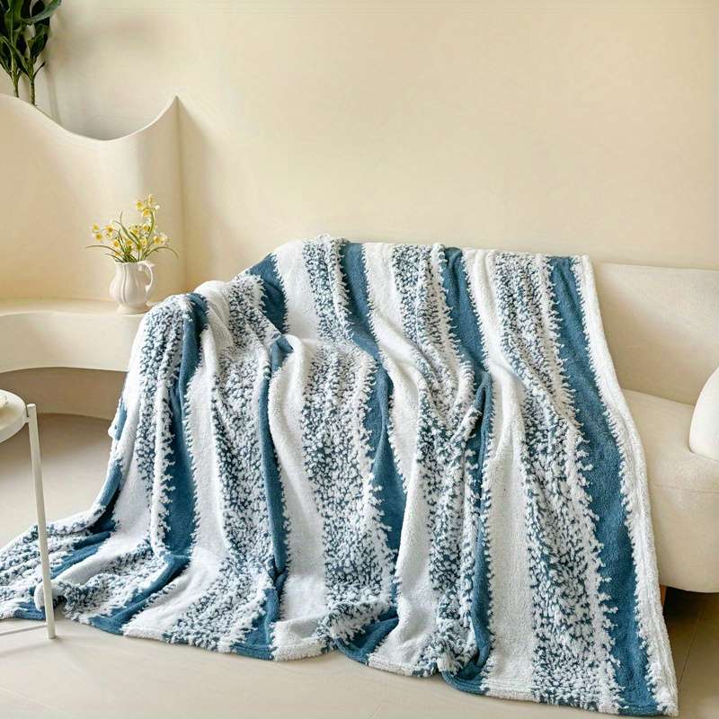 1ps Blanket Color Blue size 27.56inx39.37in 70cmx100cm