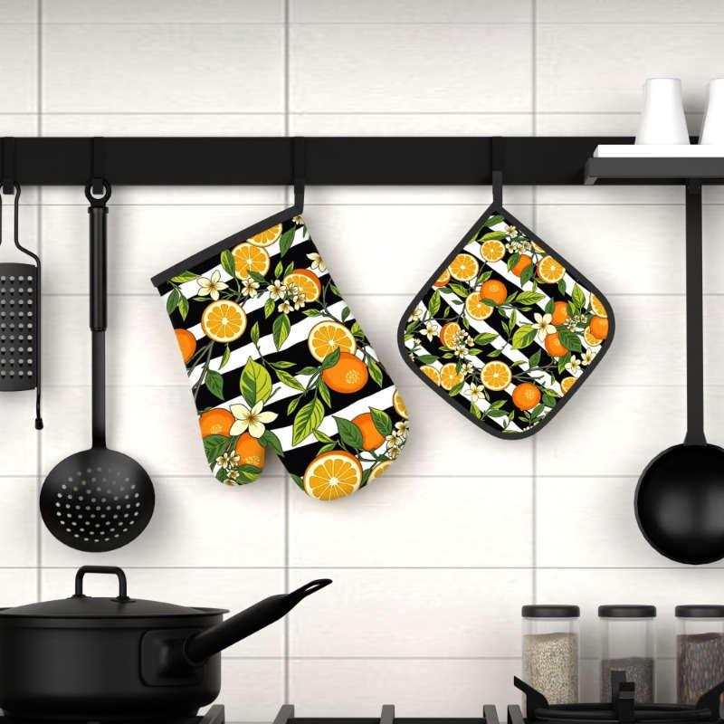 2pcs Heat-Resistant Oven Mitts and Potholders 26.92x17.02 cm Vibrant Orange Black Striped