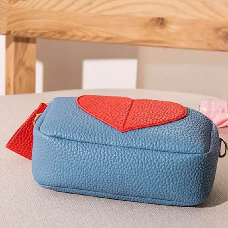 1pc Lightweight Black PU Heart-Shaped Pouch with Adjustable Strap Casual Zipper Phone Bag Ideal