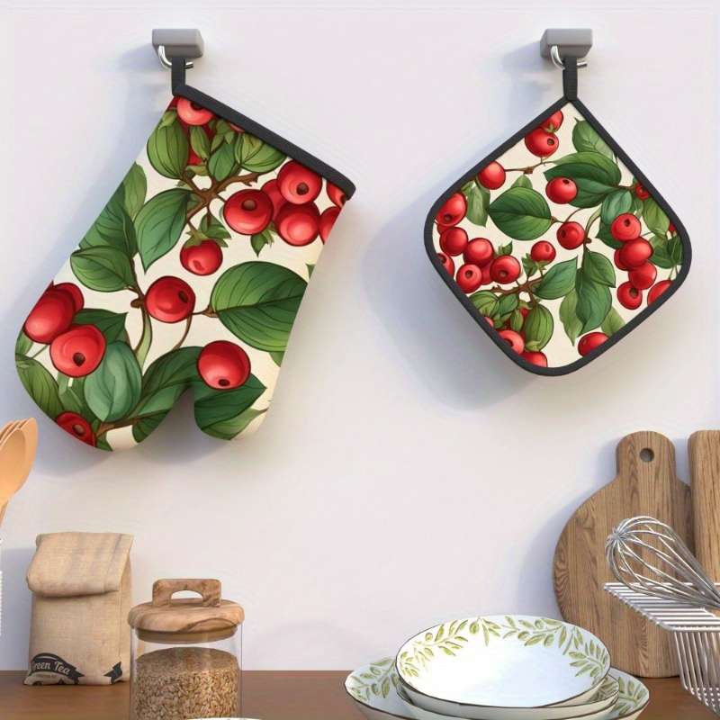 2pcs Heat-Resistant Oven Mitts Potholders Vibrant Red Berry Leaf Design 26.92x17.02 cm