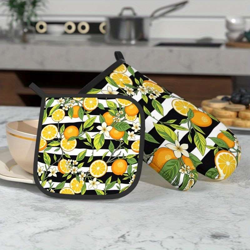 2pcs Heat-Resistant Oven Mitts and Potholders 26.92x17.02 cm Vibrant Orange Black Striped