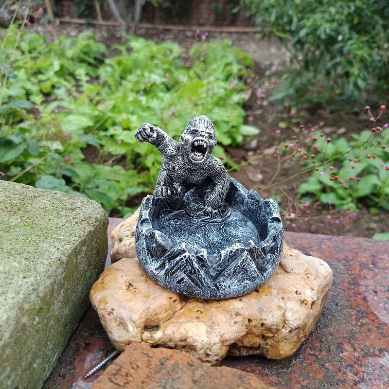 1pc Creative King Kong Domineering Gorilla King Returns Ashtray for Study Office Modern Trendy Orna