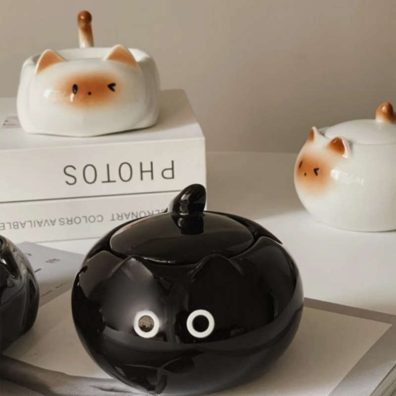 1pc One cute and interesting cat-shaped creative ceramic ashtray suitable for home living room off