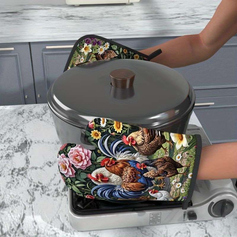 2pcs 26.92x17.02 cm Oven Mitts And Potholders There are two roosters and three hens in the gard
