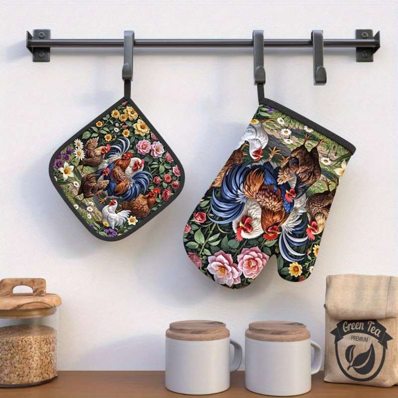 2pcs 26.92x17.02 cm Oven Mitts And Potholders There are two roosters and three hens in the gard