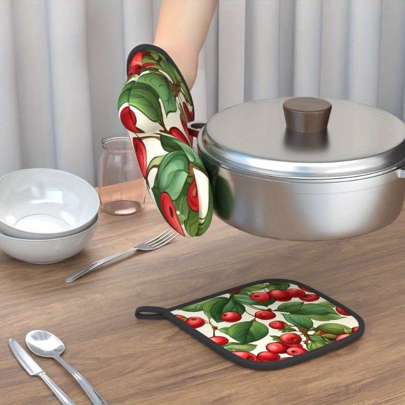 2pcs Heat-Resistant Oven Mitts Potholders Vibrant Red Berry Leaf Design 26.92x17.02 cm