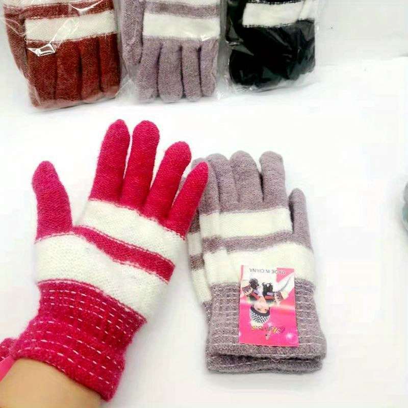 1 Pair One Size Gloves With Random Colors Warm Gloves