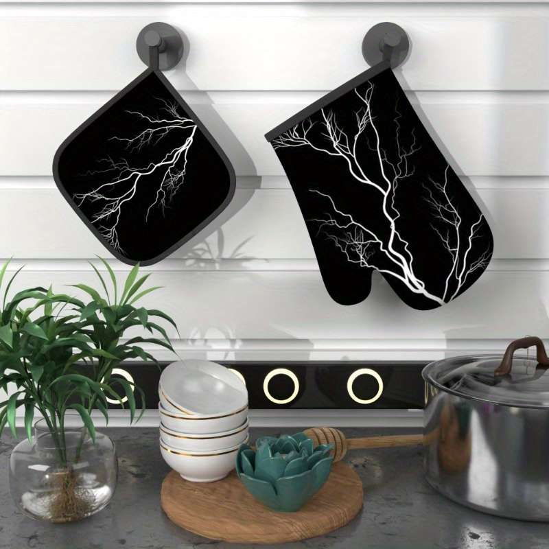 2pcs Lightning Black Silent Night Heat-Resistant Oven Mitts Pot Holders 26.92x17.02 cm Pol
