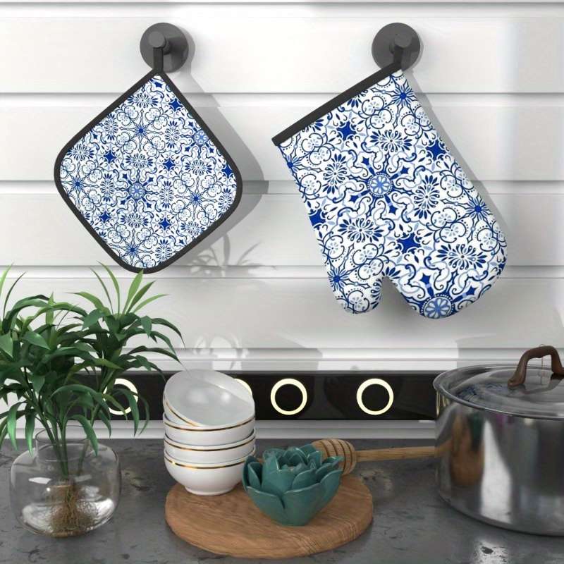 2pcs Blue White Porcelain Pattern Oven Mitts Heat Resistant Decorative Kitchen Gloves for