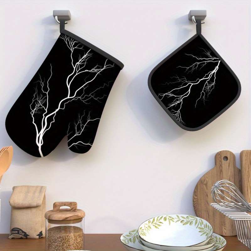 2pcs Lightning Black Silent Night Heat-Resistant Oven Mitts Pot Holders 26.92x17.02 cm Pol
