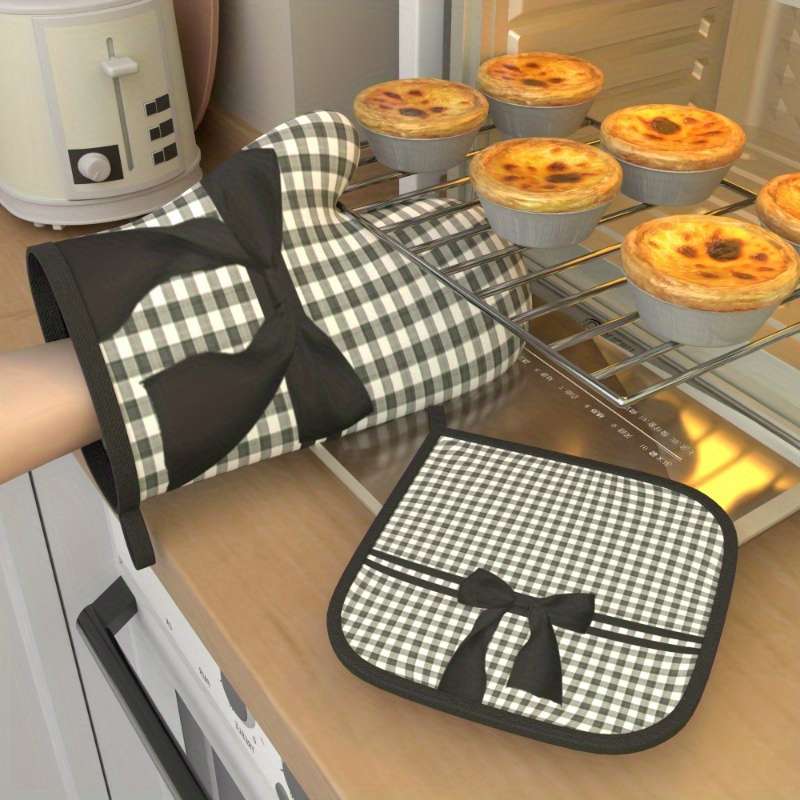 2pcs Heat Resistant Oven Mitts Woven Polyester Potholders with Black and White Checked Bow Des