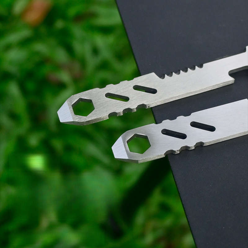 1pc Stainless Steel Multifunctional Outdoor Survival Tool Compact Keychain Knife with S