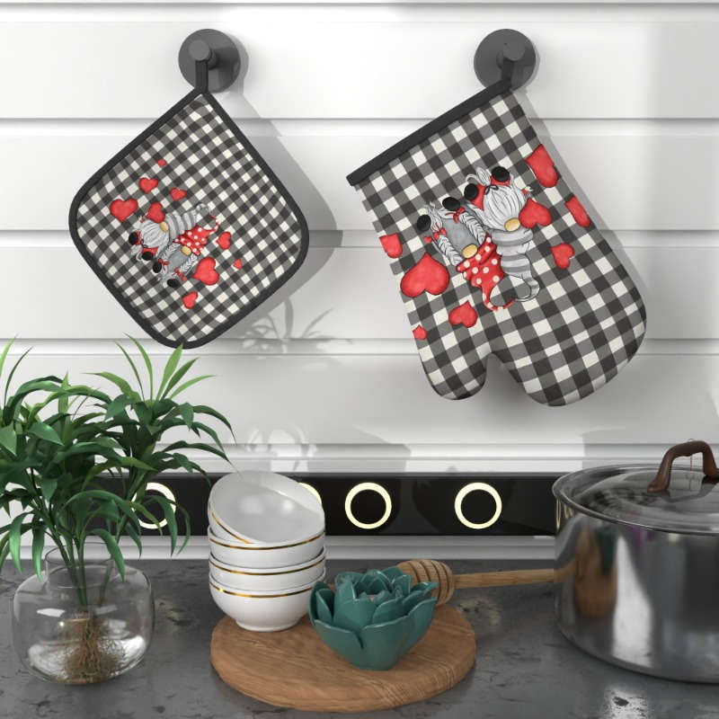 2pcs Valentine's Day Oven Mitts Potholders Heat-Resistant Black White Checkered with Red