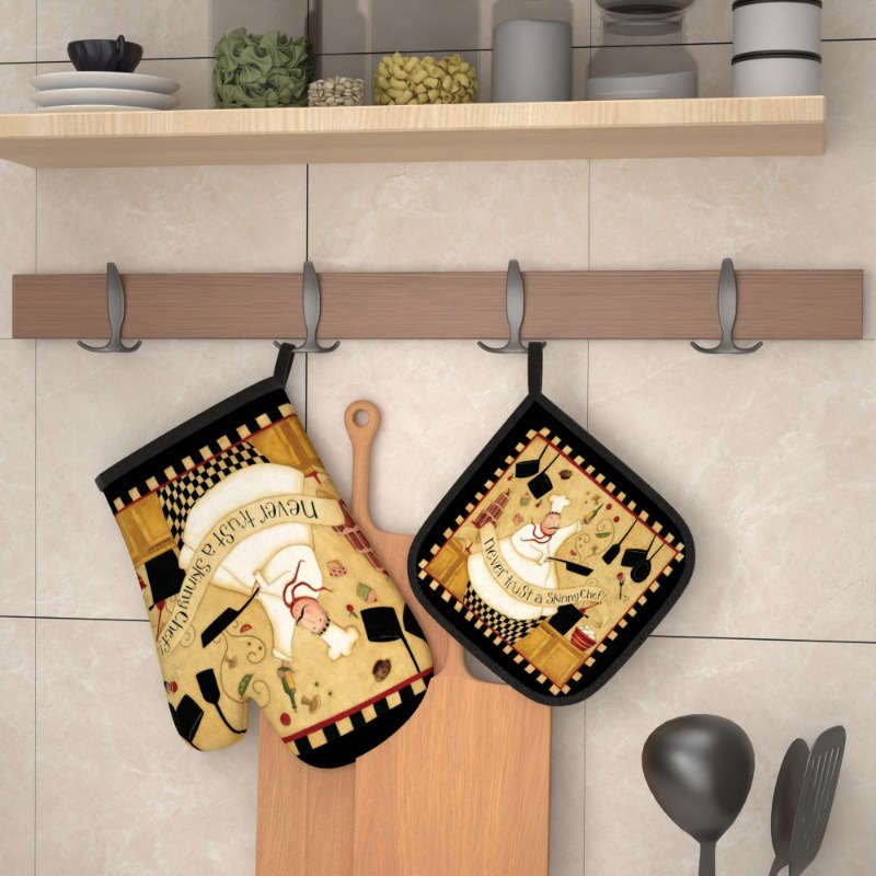 2pcs HeatGuard Polyester Oven Mitts and Potholders Set "Never Trust a Skinny Chef" Design Mac