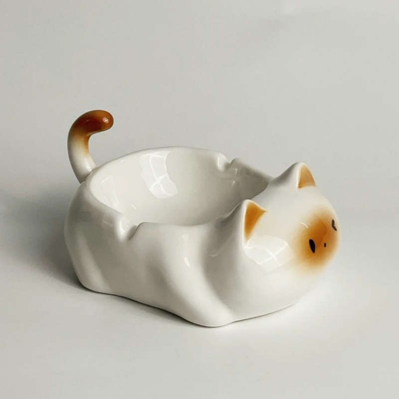 1pc One cute and interesting cat-shaped creative ceramic ashtray suitable for home living room off