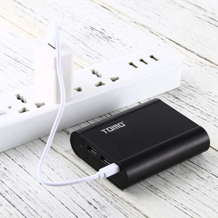 TOMO P4 USB Smart 4 Battery Charger with  Indicator Light for 18650 Li-ion Battery (Black)