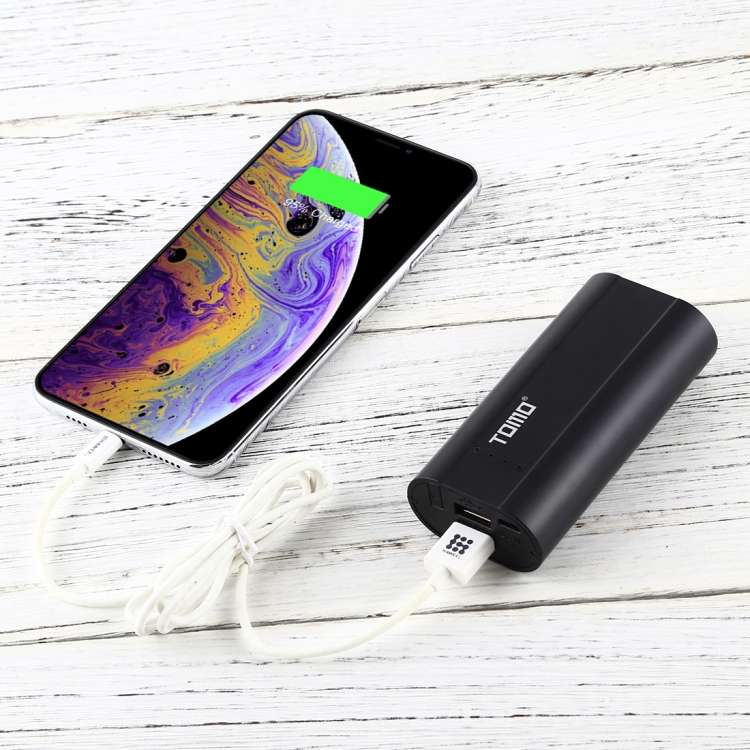 TOMO P4 USB Smart 4 Battery Charger with  Indicator Light for 18650 Li-ion Battery (Black)