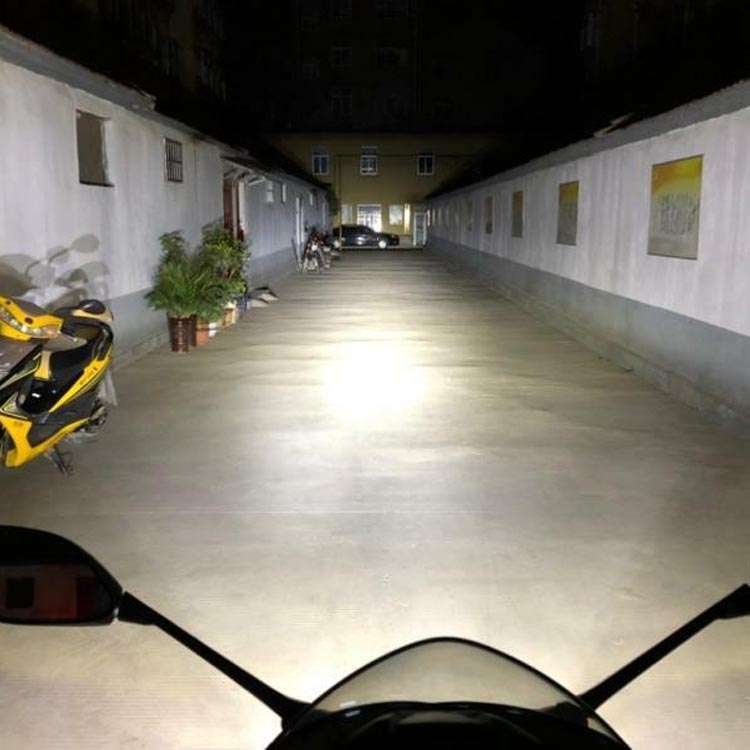 40W Yellow Light Motorcycle LED Spotlight Headlight Car Front Bumper Light Off-Road Vehicle Modified