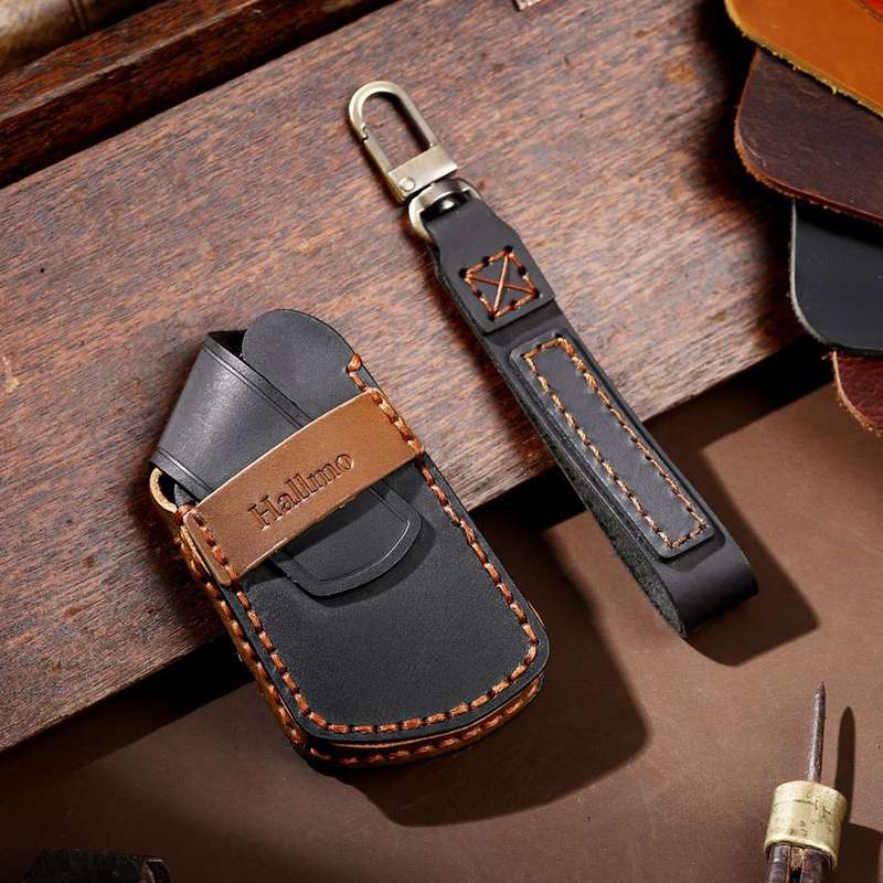 Hallmo Car Cowhide Leather Key Protective Cover for Volkswagen Golf 8(Black)