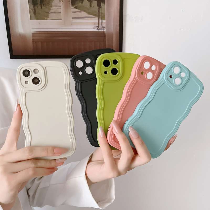 For iPhone 13 Wave Edge Silicone Phone Case(Green)
