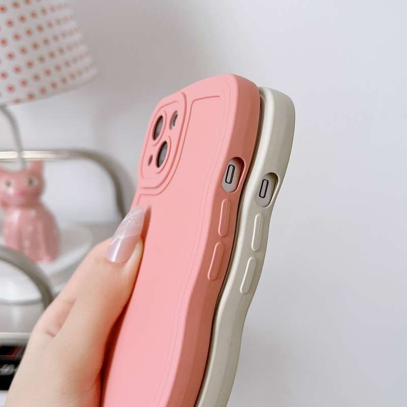 For iPhone 13 Wave Edge Silicone Phone Case(Green)