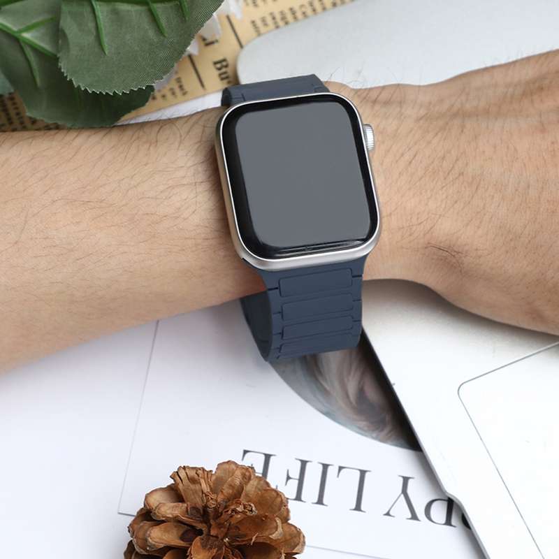 For Apple Watch SE 2023 40mm Magnetic Loop Silicone Watch Band(Dark Blue Black)