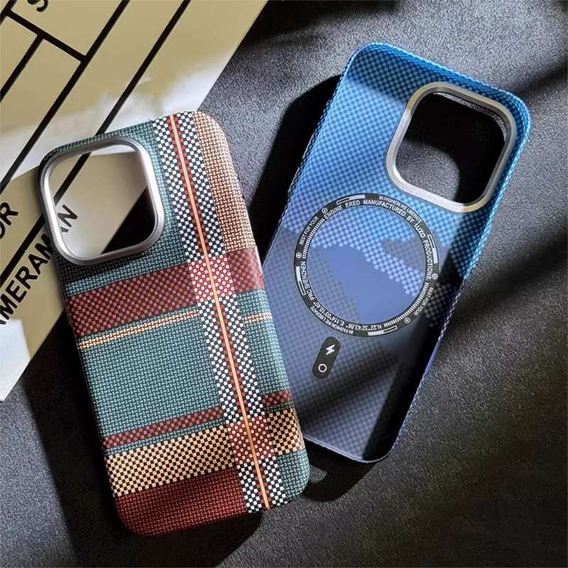 For iPhone 13 Kevlar Carbon Fiber Texture MagSafe Magnetic Phone Case(Red Green Checkered)