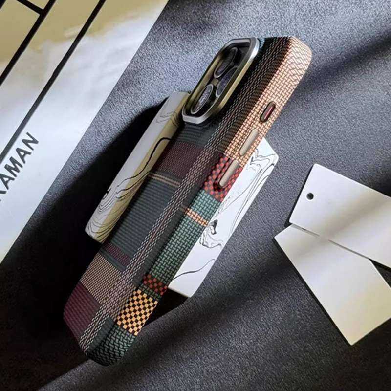 For iPhone 13 Kevlar Carbon Fiber Texture MagSafe Magnetic Phone Case(Red Green Checkered)