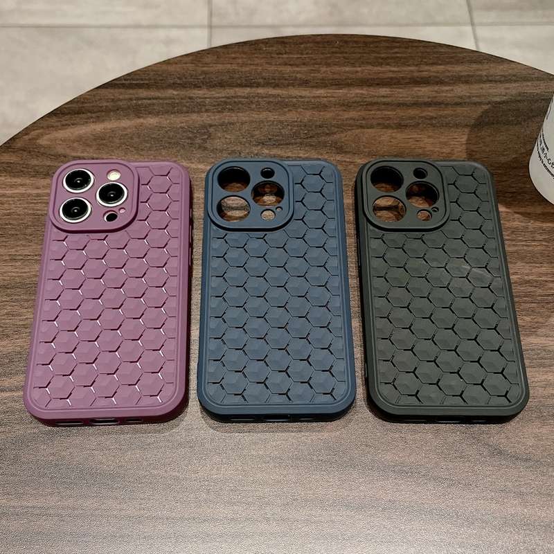 For iPhone 15 Honeycomb Cooling TPU Phone Case(Black)