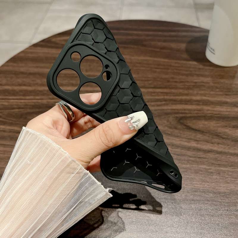 For iPhone 15 Honeycomb Cooling TPU Phone Case(Black)