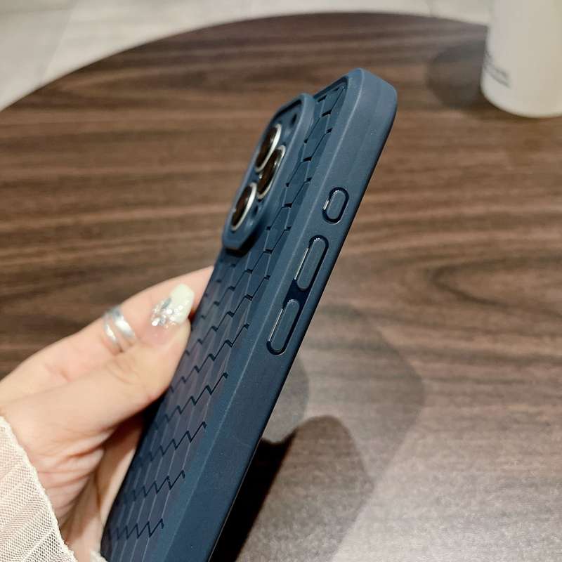 For iPhone 15 Honeycomb Cooling TPU Phone Case(Black)