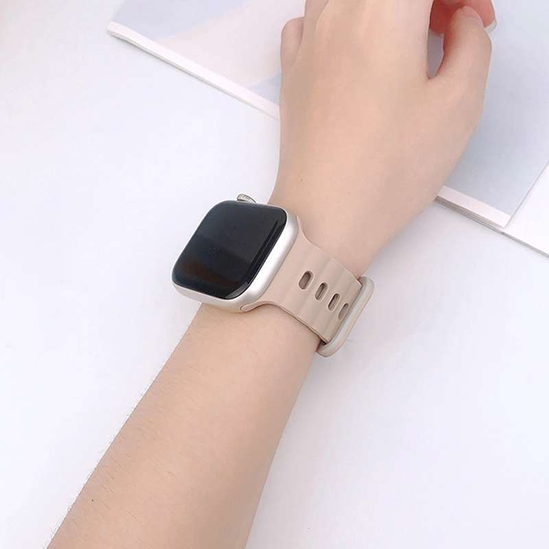 For Apple Watch Series 10 46mm Reverse Buckle Breathable Silicone Watch Band(Saddle Brown)