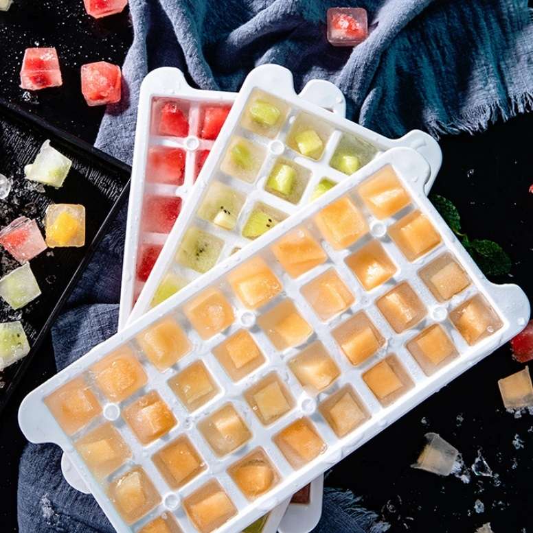 Household Silicone Ice Box With Lid Ice Cube Mold Refrigerator Ice Lattice Quick Freezer Random Colo