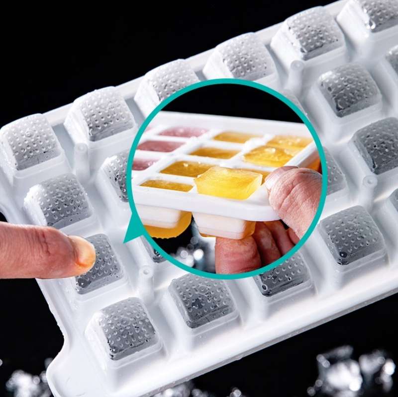 Household Silicone Ice Box With Lid Ice Cube Mold Refrigerator Ice Lattice Quick Freezer Random Colo