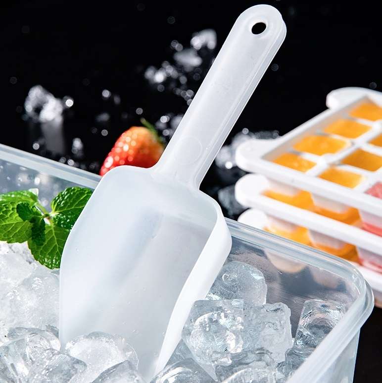Household Silicone Ice Box With Lid Ice Cube Mold Refrigerator Ice Lattice Quick Freezer Random Colo