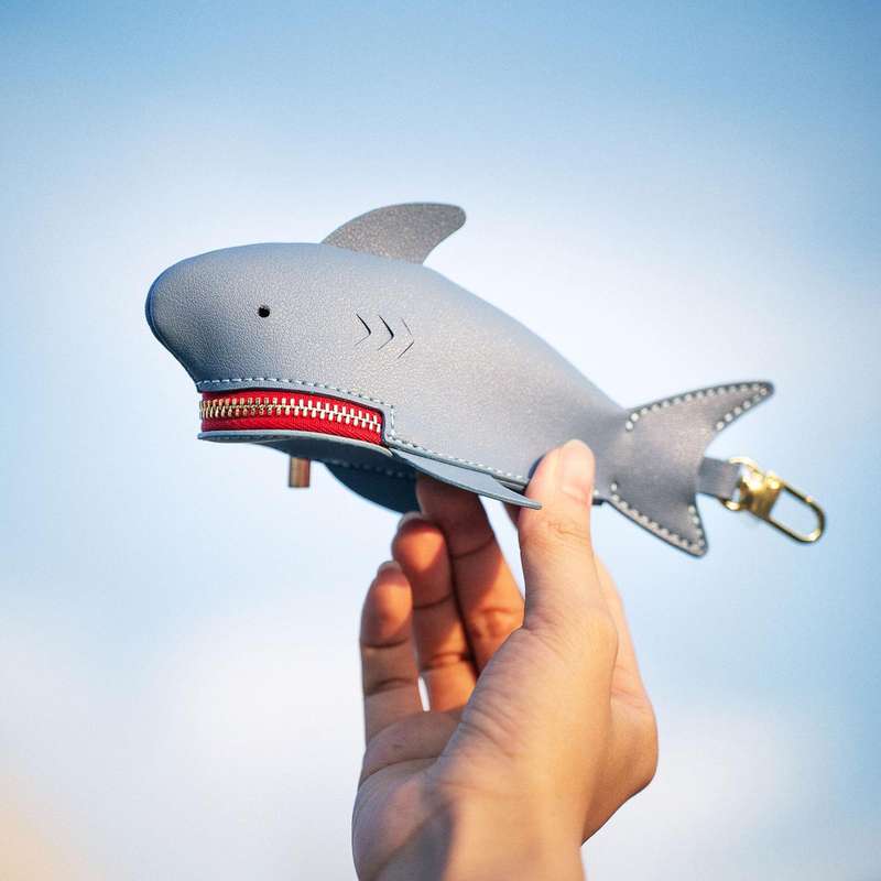 Hallmo Universal Shark-Shaped Key Protective Cover Multifunctional Car Key Storage Bag, Color: Light