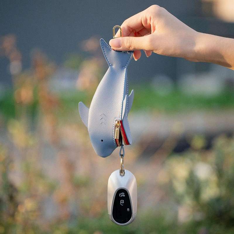 Hallmo Universal Shark-Shaped Key Protective Cover Multifunctional Car Key Storage Bag, Color: Light