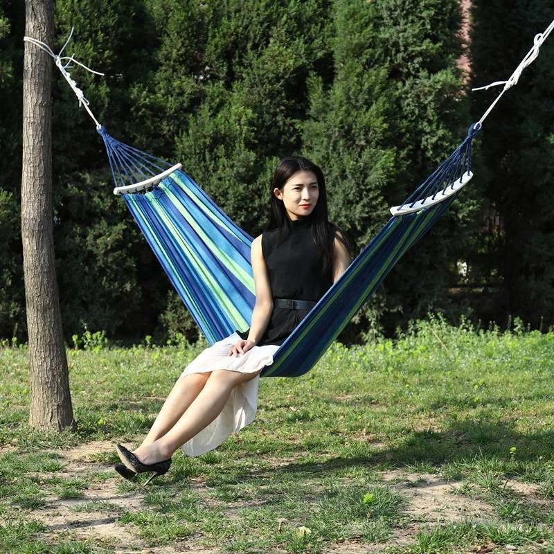 Outdoor Rollover-resistant Single Person Canvas Hammock Portable Beach Swing Bed with Wooden Sticks,