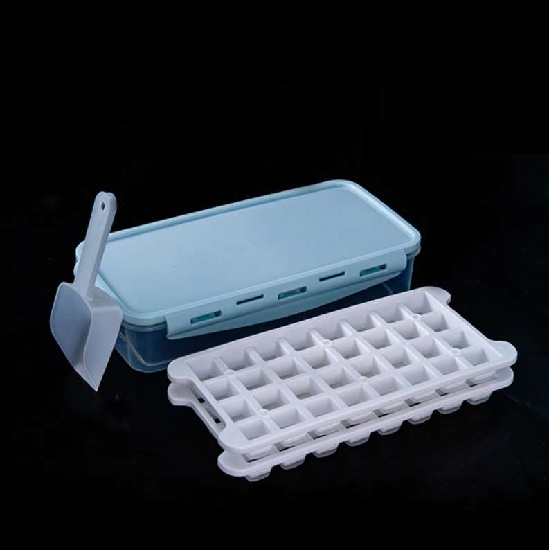 Household Silicone Ice Box With Lid Ice Cube Mold Refrigerator Ice Lattice Quick Freezer Random Colo
