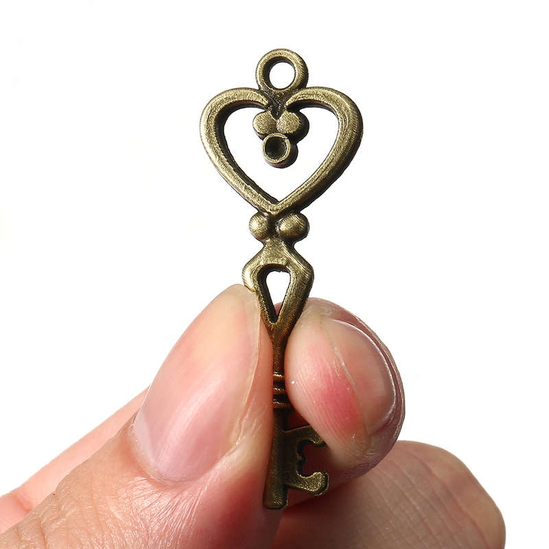 ique Old Vintage Look Skeleton Keys Lot Bronze Tone Pendants Jewelry M