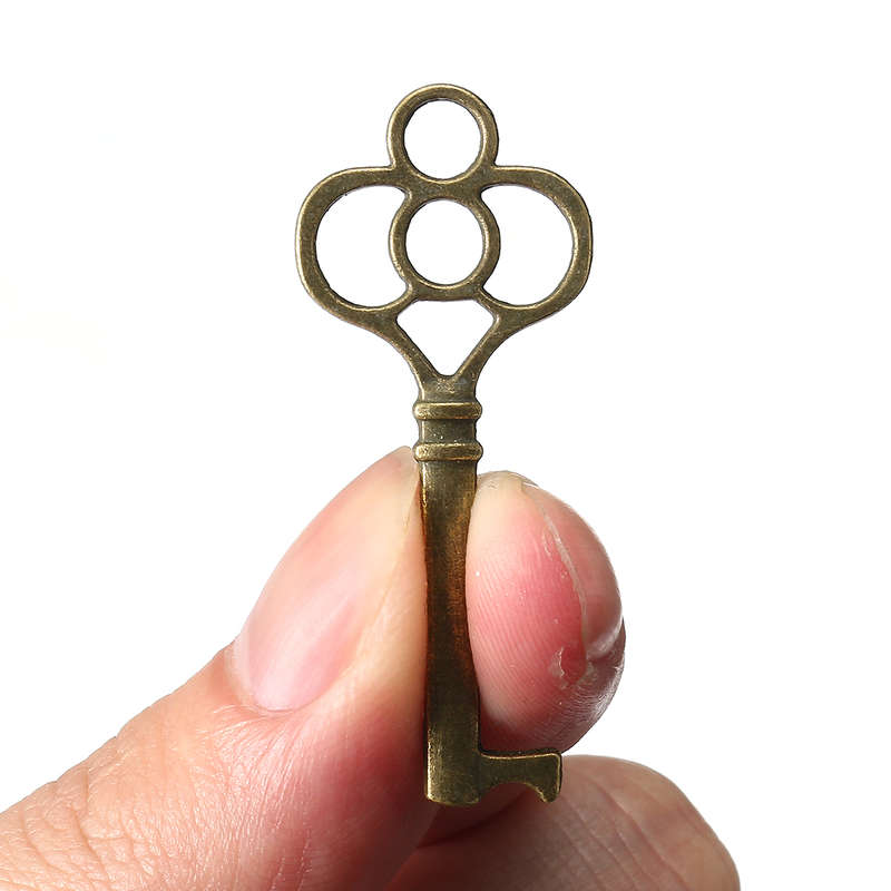 ique Old Vintage Look Skeleton Keys Lot Bronze Tone Pendants Jewelry M