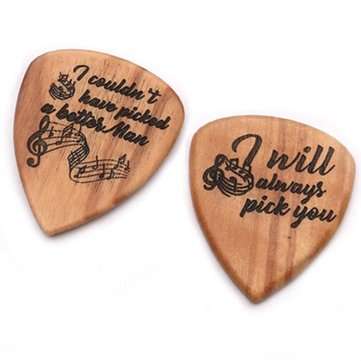 Wooden Guitar Pick Box Holder Collector with 2 PCS Wood Picks Guitar Picks Guitar Accessories