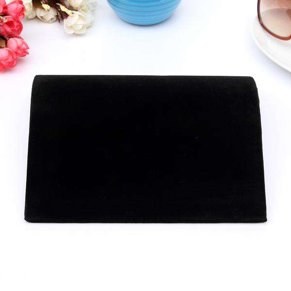 Velvet Necklace Curved Showcase