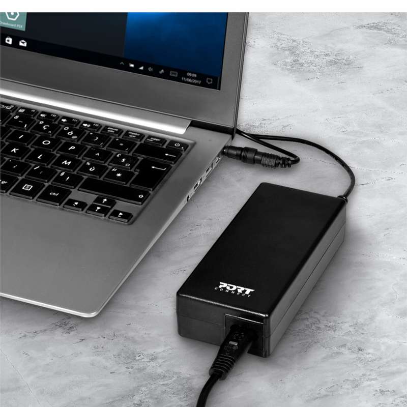 Port Connect 90W Notebook Adapter Universal - Black