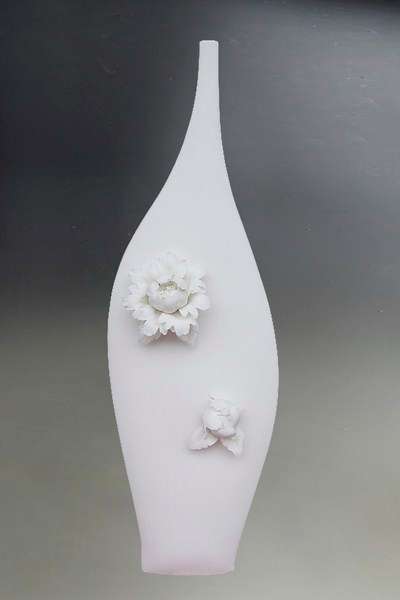 Vase with two peonies