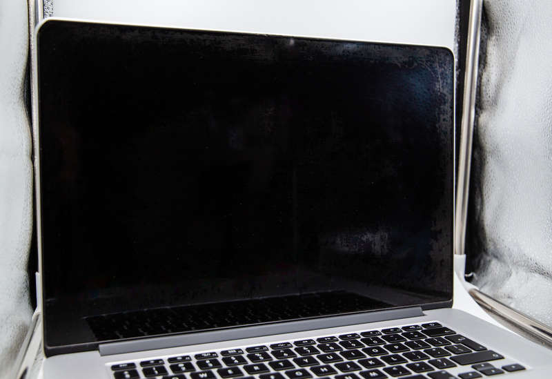 Apple MacBook Pro 15-Inch, A1398 2015 i7 Quad Core  - Grade C no.2