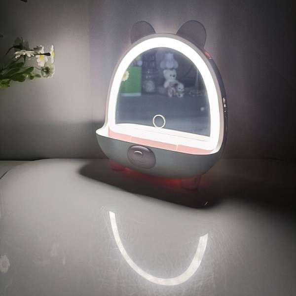 Bear Shape Makeup Mirror with LED Light