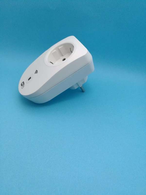 Wifi Smart Socket compatible with IOS and Android - control your appliances and lights via free App